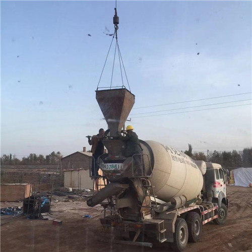 石峰区“精准瞄准”—— 吊车的 “定位导航” 技术