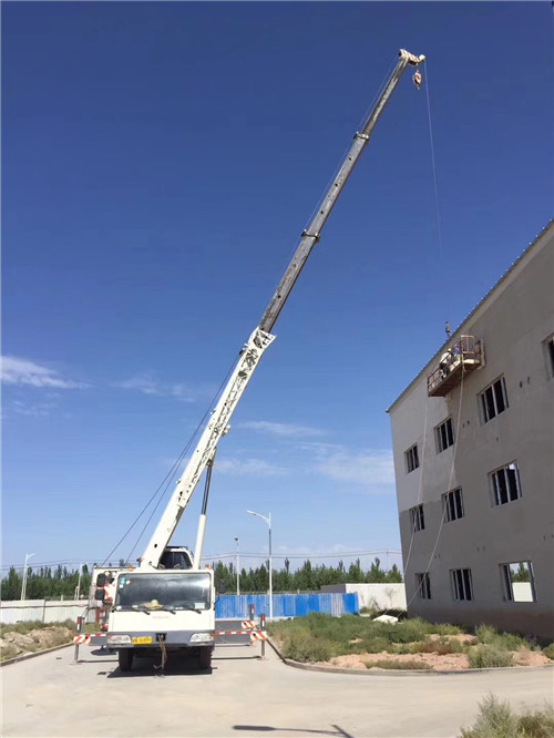 石峰区“轻装强干”—— 吊车的 “轻量化臂架” 技术